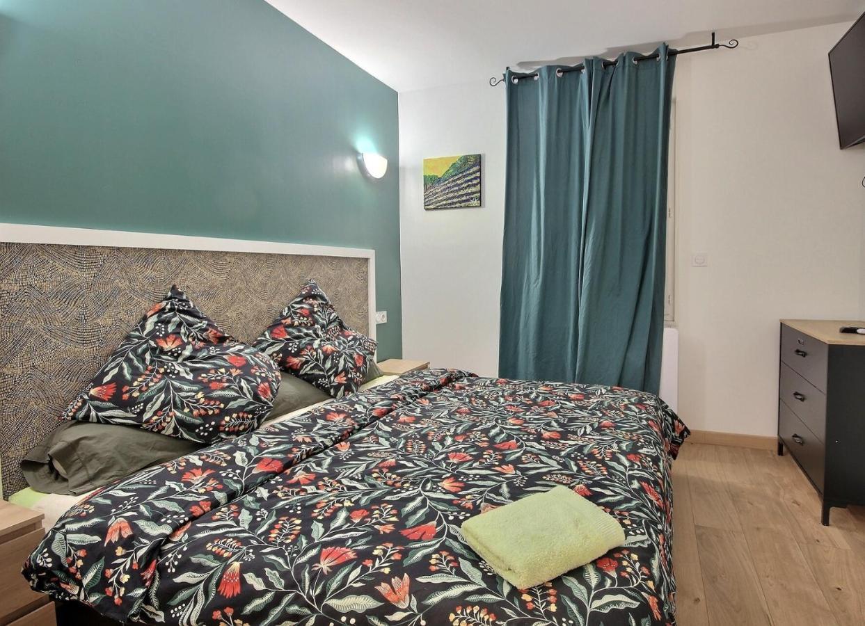 Double Room,1469010668:JPEG